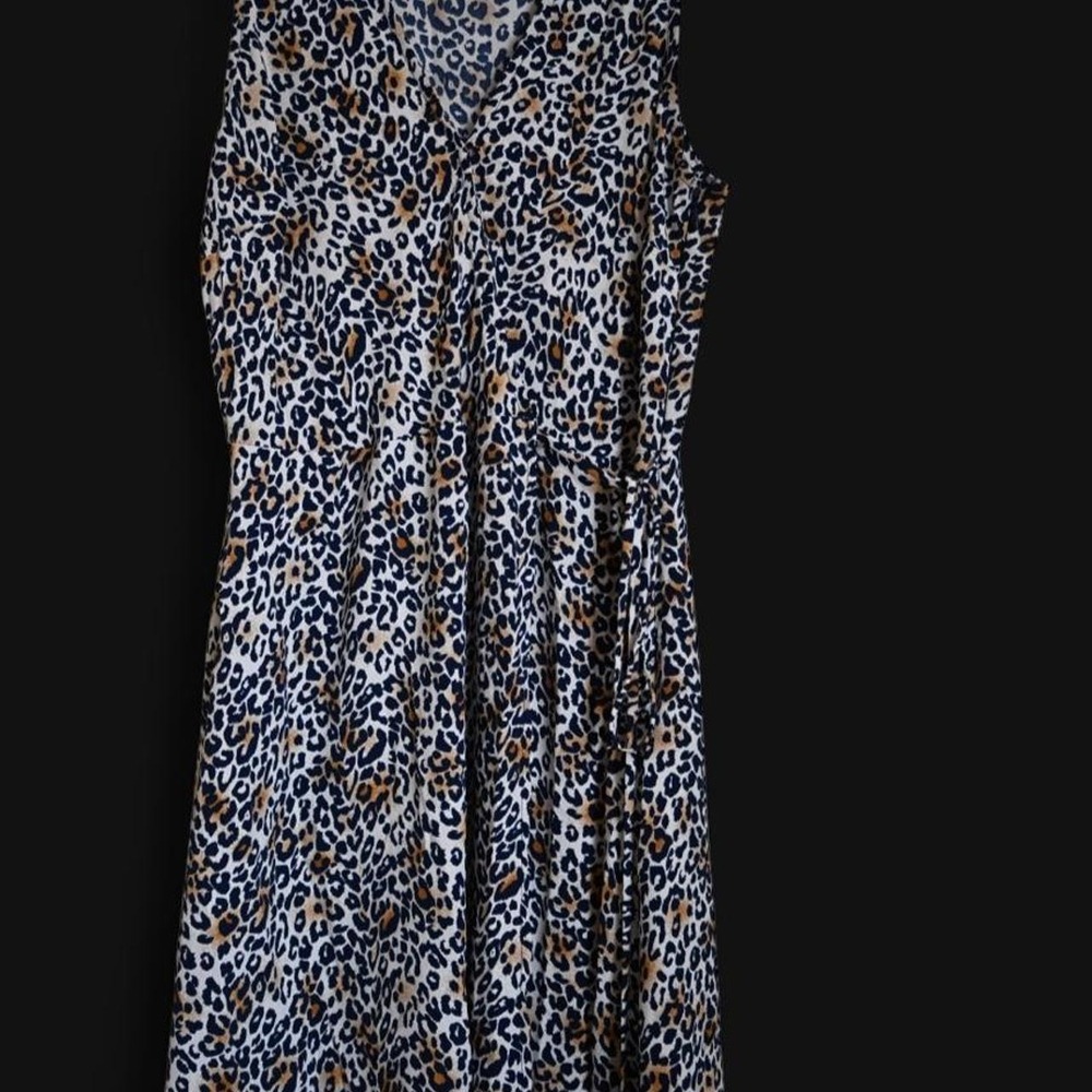 Gilli leopard print maxi dress with snap button top and tie up front , size 14
